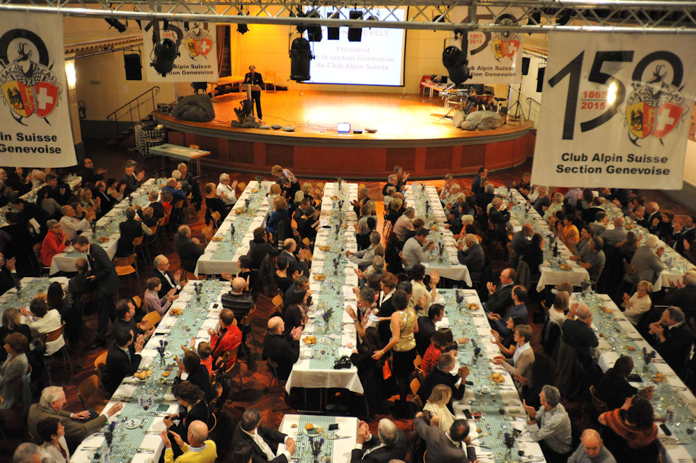 Salle communale de Plainpalais - view of diners.  Speaker is Quentin Deville, Geneva Section President. Photo by Bernard Ody