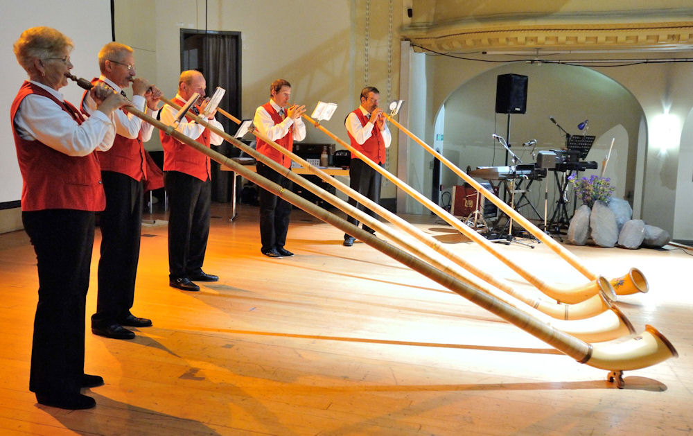 Alpine Horn performance by the Geneva Group Etoile at the opening of the Gala Dinner. Photo by Bernard Ody